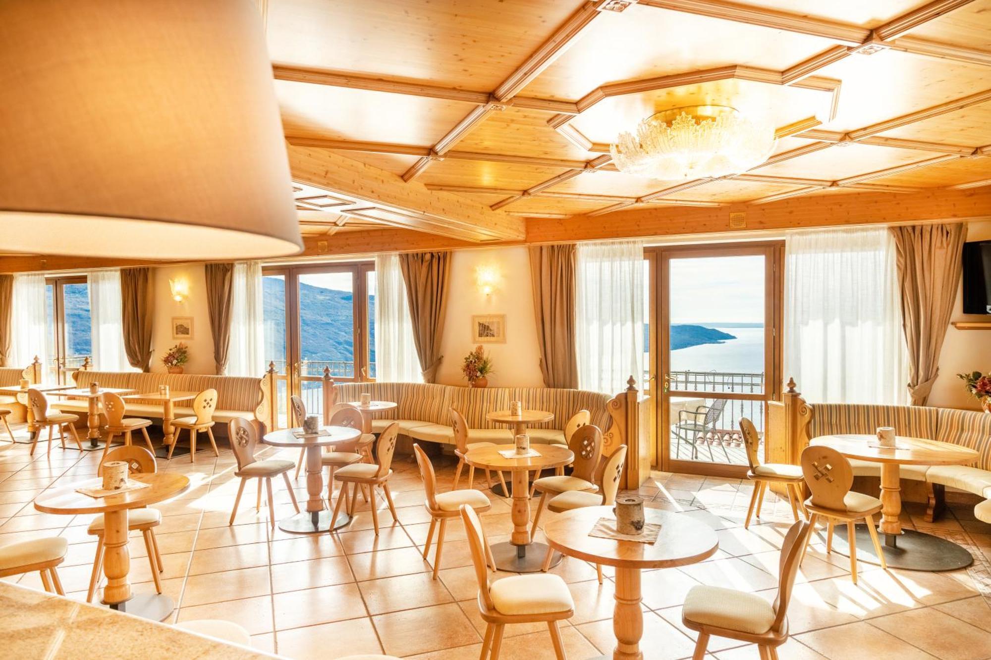 Hotel Residence Panorama La Forca, Gtsgroup Tignale Eksteriør billede